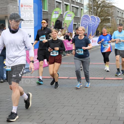 12.04.2026 - 45. Internationalen Wilhelmsburger Insellauf Strokosch-Dieckow http://msf.ph/oto/9456783 12.04.2026 13:03:06 Ziel 4990, 4618, 4617, 4854 meine-sportfotos.de