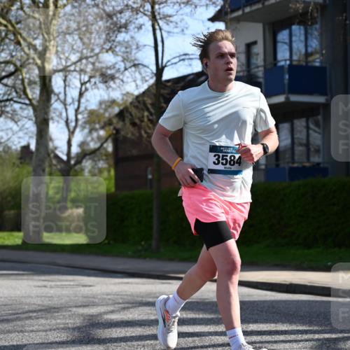 12.04.2026 - 45. Internationalen Wilhelmsburger Insellauf J. Mangold http://msf.ph/oto/9456791 12.04.2026 10:31:28 Ziel 3584, 3619, 3634, 2780, 5653, 3706, 2377, 4791, 5522, 4844, 3666, 3905 meine-sportfotos.de