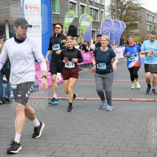 12.04.2026 - 45. Internationalen Wilhelmsburger Insellauf Strokosch-Dieckow http://msf.ph/oto/9456792 12.04.2026 13:03:06 Ziel 4990, 4618, 4617, 4854 meine-sportfotos.de