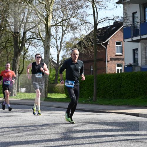 12.04.2026 - 45. Internationalen Wilhelmsburger Insellauf J. Mangold http://msf.ph/oto/9456801 12.04.2026 10:31:30 Ziel 3584, 3619, 3634, 2780, 5653, 3706, 2377, 4791, 5522, 4844, 3666, 3905, 5449 meine-sportfotos.de