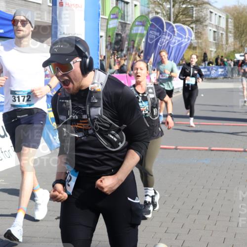 12.04.2026 - 45. Internationalen Wilhelmsburger Insellauf Strokosch-Dieckow http://msf.ph/oto/9456803 12.04.2026 10:46:23 Ziel 3172, 2691, 3256, 3848, 3849, 5690, 4182 meine-sportfotos.de