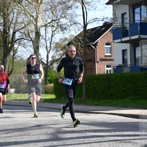 12.04.2026 - 45. Internationalen Wilhelmsburger Insellauf J. Mangold http://msf.ph/oto/9456805 12.04.2026 10:31:30 Ziel 3584, 3619, 3634, 2780, 5653, 3706, 2377, 4791, 5522, 4844, 3666, 3905, 5449 meine-sportfotos.de