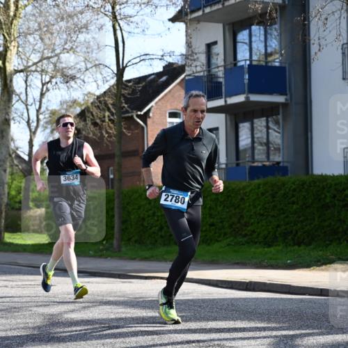 12.04.2026 - 45. Internationalen Wilhelmsburger Insellauf J. Mangold http://msf.ph/oto/9456815 12.04.2026 10:31:31 Ziel 3584, 3619, 3634, 2780, 5653, 3706, 2377, 4791, 5522, 4844, 3666, 3905, 5449 meine-sportfotos.de