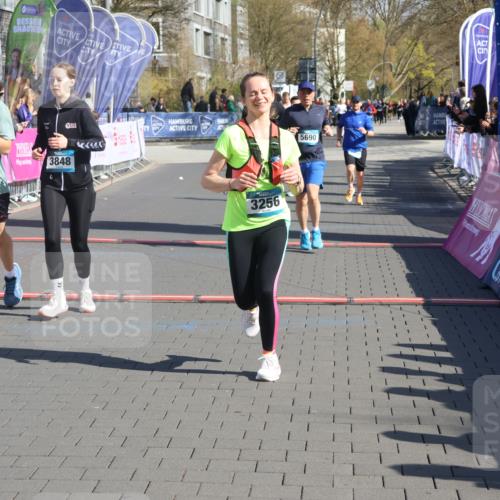 12.04.2026 - 45. Internationalen Wilhelmsburger Insellauf Strokosch-Dieckow http://msf.ph/oto/9456819 12.04.2026 10:46:24 Ziel 3172, 2691, 3256, 3848, 3849, 5690, 4182, 2460 meine-sportfotos.de
