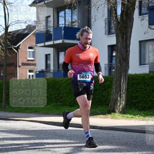 12.04.2026 - 45. Internationalen Wilhelmsburger Insellauf J. Mangold http://msf.ph/oto/9456837 12.04.2026 10:31:33 Ziel 3584, 3619, 3634, 2780, 5653, 3706, 2377, 4791, 5522, 4844, 3666, 3905, 5449 meine-sportfotos.de