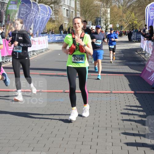 12.04.2026 - 45. Internationalen Wilhelmsburger Insellauf Strokosch-Dieckow http://msf.ph/oto/9456839 12.04.2026 10:46:25 Ziel 3172, 2691, 3256, 3848, 3849, 5690, 4182, 2460, 2706 meine-sportfotos.de