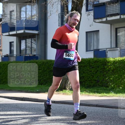 12.04.2026 - 45. Internationalen Wilhelmsburger Insellauf J. Mangold http://msf.ph/oto/9456842 12.04.2026 10:31:33 Ziel 3584, 3619, 3634, 2780, 5653, 3706, 2377, 4791, 5522, 4844, 3666, 3905, 5449 meine-sportfotos.de