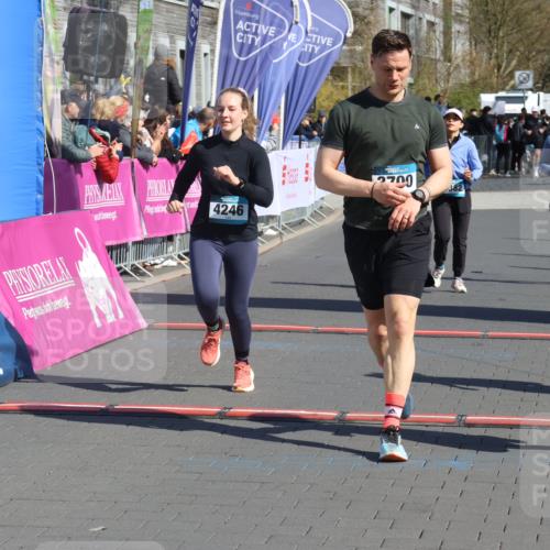 12.04.2026 - 45. Internationalen Wilhelmsburger Insellauf Strokosch-Dieckow http://msf.ph/oto/9456864 12.04.2026 11:03:26 Ziel 3910, 3700, 3716, 3223, 4246, 4382, 5816 meine-sportfotos.de