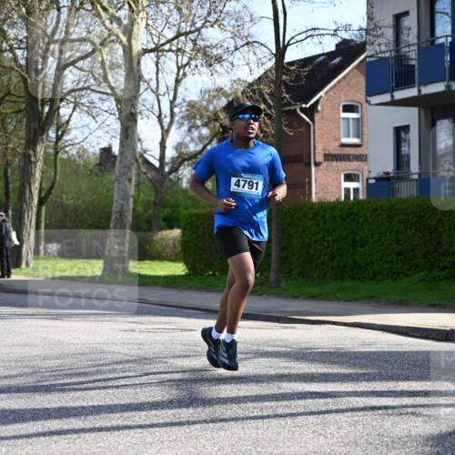 12.04.2026 - 45. Internationalen Wilhelmsburger Insellauf J. Mangold http://msf.ph/oto/9456888 12.04.2026 10:31:55 Ziel 4791, 5522, 4844, 3666, 3905, 5449, 4554, 4378, 3675, 3876, 3506, 4370, 3983, 3114 meine-sportfotos.de