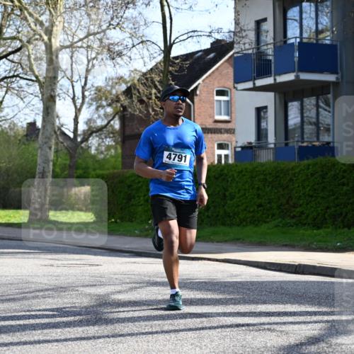 12.04.2026 - 45. Internationalen Wilhelmsburger Insellauf J. Mangold http://msf.ph/oto/9456890 12.04.2026 10:31:56 Ziel 4791, 5522, 4844, 3666, 3905, 5449, 4554, 4378, 3675, 3876, 3506, 4370, 3983, 3114 meine-sportfotos.de