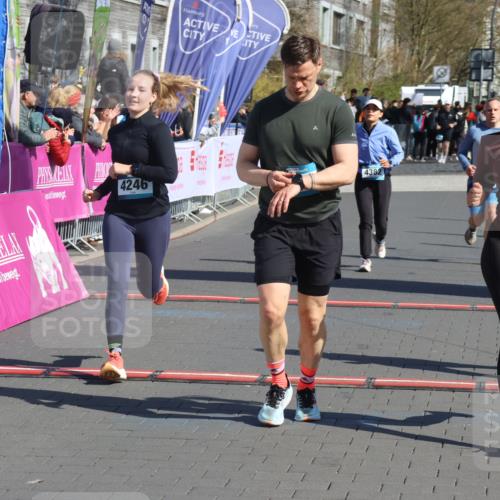 12.04.2026 - 45. Internationalen Wilhelmsburger Insellauf Strokosch-Dieckow http://msf.ph/oto/9456892 12.04.2026 11:03:26 Ziel 3910, 3700, 3716, 3223, 4246, 4382, 5816 meine-sportfotos.de