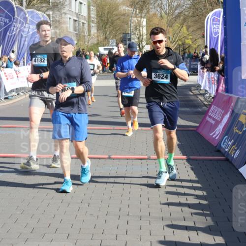 12.04.2026 - 45. Internationalen Wilhelmsburger Insellauf Strokosch-Dieckow http://msf.ph/oto/9456902 12.04.2026 10:46:27 Ziel 3256, 3848, 3849, 5690, 4182, 2460, 2706 meine-sportfotos.de