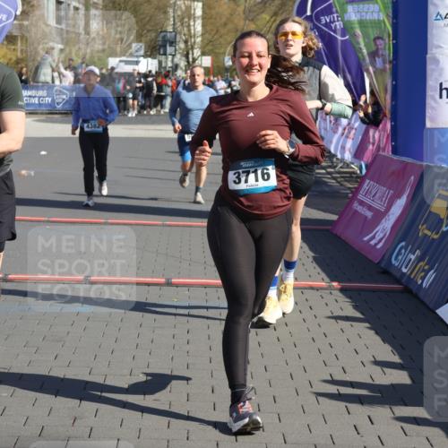 12.04.2026 - 45. Internationalen Wilhelmsburger Insellauf Strokosch-Dieckow http://msf.ph/oto/9456920 12.04.2026 11:03:27 Ziel 3700, 3716, 3223, 4246, 4382, 5816 meine-sportfotos.de