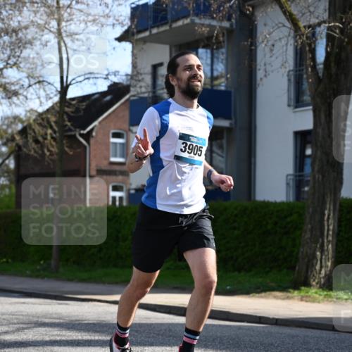 12.04.2026 - 45. Internationalen Wilhelmsburger Insellauf J. Mangold http://msf.ph/oto/9456930 12.04.2026 10:32:05 Ziel 5522, 4844, 3666, 3905, 5449, 4554, 4378, 4378, 3675, 3876, 3506, 4370, 3983, 3114, 3983, 3114, 4150, 3296, 3323, 5639, 2071 meine-sportfotos.de
