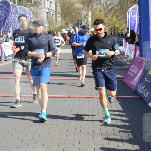 12.04.2026 - 45. Internationalen Wilhelmsburger Insellauf Strokosch-Dieckow http://msf.ph/oto/9456932 12.04.2026 10:46:28 Ziel 3848, 3849, 5690, 4182, 2460, 2706, 4357, 3952 meine-sportfotos.de