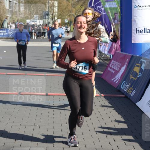 12.04.2026 - 45. Internationalen Wilhelmsburger Insellauf Strokosch-Dieckow http://msf.ph/oto/9456934 12.04.2026 11:03:27 Ziel 3700, 3716, 3223, 4246, 4382, 5816 meine-sportfotos.de