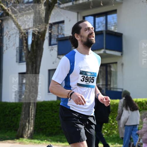 12.04.2026 - 45. Internationalen Wilhelmsburger Insellauf J. Mangold http://msf.ph/oto/9456942 12.04.2026 10:32:05 Ziel 5522, 4844, 3666, 3905, 5449, 4554, 4378, 4378, 3675, 3876, 3506, 4370, 3983, 3114, 3983, 3114, 4150, 3296, 3323, 5639, 2071 meine-sportfotos.de