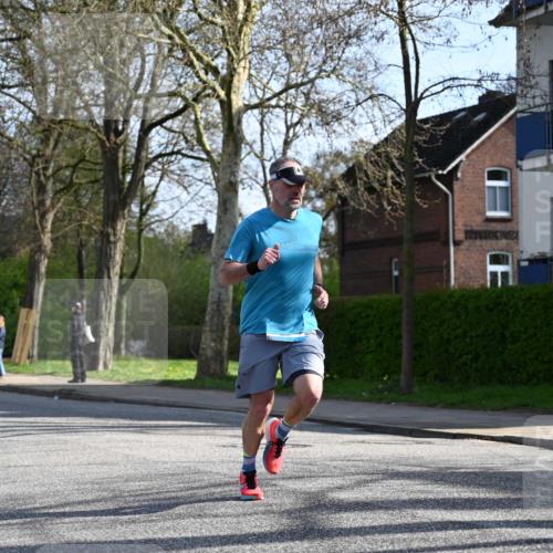 12.04.2026 - 45. Internationalen Wilhelmsburger Insellauf J. Mangold http://msf.ph/oto/9456944 12.04.2026 10:32:07 Ziel 5522, 4844, 3666, 3905, 5449, 4554, 4378, 3675, 3876, 3506, 4370, 3983, 3114, 4150, 3296, 3323, 5639, 2071, 3014 meine-sportfotos.de