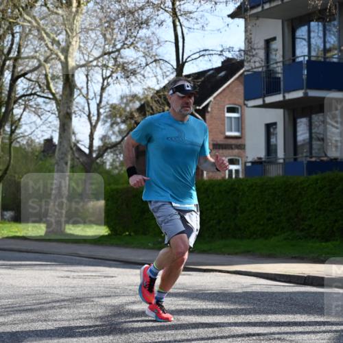 12.04.2026 - 45. Internationalen Wilhelmsburger Insellauf J. Mangold http://msf.ph/oto/9456951 12.04.2026 10:32:08 Ziel 5522, 4844, 3666, 3905, 5449, 4554, 4378, 3675, 3876, 3506, 4370, 3983, 3114, 4150, 3296, 3323, 5639, 2071, 3014 meine-sportfotos.de