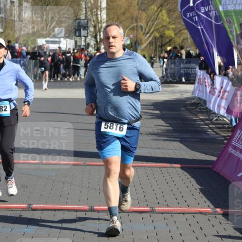 12.04.2026 - 45. Internationalen Wilhelmsburger Insellauf Strokosch-Dieckow http://msf.ph/oto/9456959 12.04.2026 11:03:30 Ziel 3716, 3223, 4246, 4382, 5816 meine-sportfotos.de