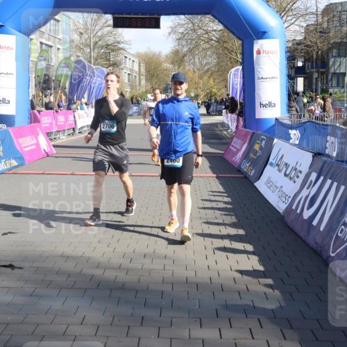 12.04.2026 - 45. Internationalen Wilhelmsburger Insellauf Strokosch-Dieckow http://msf.ph/oto/9456968 12.04.2026 10:46:32 Ziel 2460, 2706, 4357, 3952 meine-sportfotos.de