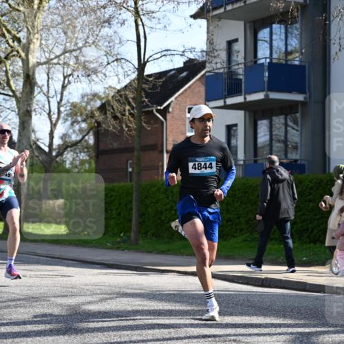 12.04.2026 - 45. Internationalen Wilhelmsburger Insellauf J. Mangold http://msf.ph/oto/9456969 12.04.2026 10:32:11 Ziel 4844, 3666, 3905, 5449, 4554, 4378, 3675, 3876, 3506, 4370, 3983, 3114, 4150, 3296, 3323, 5639, 2071, 3014 meine-sportfotos.de