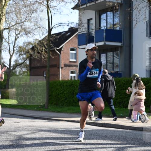 12.04.2026 - 45. Internationalen Wilhelmsburger Insellauf J. Mangold http://msf.ph/oto/9456970 12.04.2026 10:32:11 Ziel 4844, 3666, 3905, 5449, 4554, 4378, 3675, 3876, 3506, 4370, 3983, 3114, 4150, 3296, 3323, 5639, 2071, 3014 meine-sportfotos.de