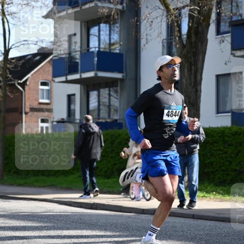 12.04.2026 - 45. Internationalen Wilhelmsburger Insellauf J. Mangold http://msf.ph/oto/9456973 12.04.2026 10:32:11 Ziel 4844, 3666, 3905, 5449, 4554, 4378, 3675, 3876, 3506, 4370, 3983, 3114, 4150, 3296, 3323, 5639, 2071, 3014 meine-sportfotos.de