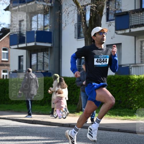 12.04.2026 - 45. Internationalen Wilhelmsburger Insellauf J. Mangold http://msf.ph/oto/9456974 12.04.2026 10:32:11 Ziel 4844, 3666, 3905, 5449, 4554, 4378, 3675, 3876, 3506, 4370, 3983, 3114, 4150, 3296, 3323, 5639, 2071, 3014 meine-sportfotos.de