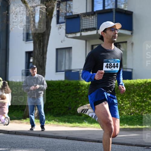 12.04.2026 - 45. Internationalen Wilhelmsburger Insellauf J. Mangold http://msf.ph/oto/9456978 12.04.2026 10:32:11 Ziel 4844, 3666, 3905, 5449, 4554, 4378, 3675, 3876, 3506, 4370, 3983, 3114, 4150, 3296, 3323, 5639, 2071, 3014 meine-sportfotos.de