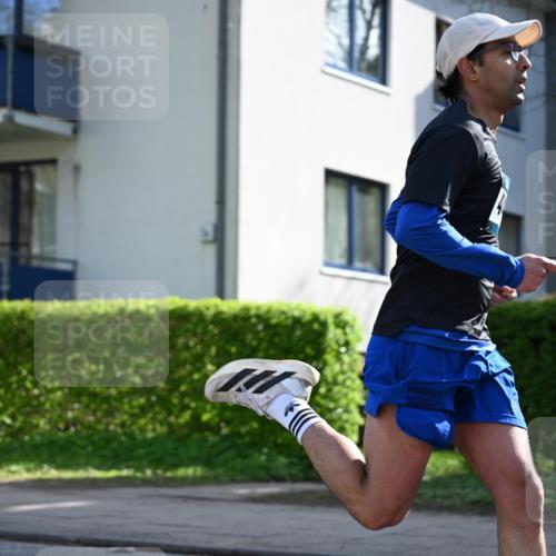 12.04.2026 - 45. Internationalen Wilhelmsburger Insellauf J. Mangold http://msf.ph/oto/9456982 12.04.2026 10:32:11 Ziel 4844, 3666, 3905, 5449, 4554, 4378, 3675, 3876, 3506, 4370, 3983, 3114, 4150, 3296, 3323, 5639, 2071, 3014 meine-sportfotos.de