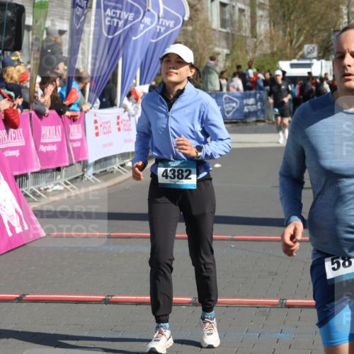 12.04.2026 - 45. Internationalen Wilhelmsburger Insellauf Strokosch-Dieckow http://msf.ph/oto/9457003 12.04.2026 11:03:31 Ziel 4382, 5816, 3384 meine-sportfotos.de