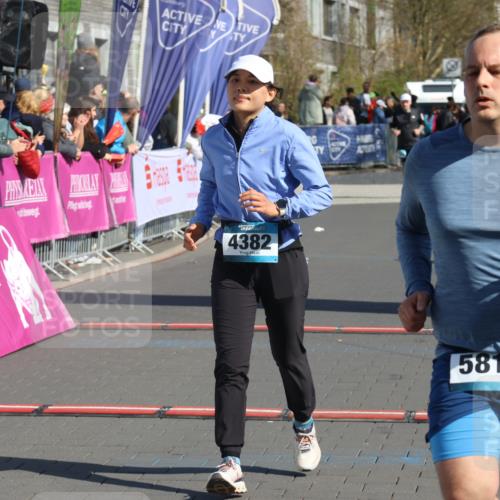 12.04.2026 - 45. Internationalen Wilhelmsburger Insellauf Strokosch-Dieckow http://msf.ph/oto/9457009 12.04.2026 11:03:31 Ziel 4382, 5816, 3384 meine-sportfotos.de