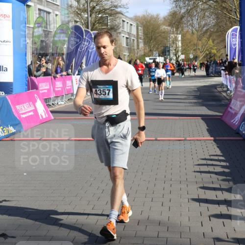 12.04.2026 - 45. Internationalen Wilhelmsburger Insellauf Strokosch-Dieckow http://msf.ph/oto/9457011 12.04.2026 10:46:36 Ziel 4357, 3952, 4755 meine-sportfotos.de