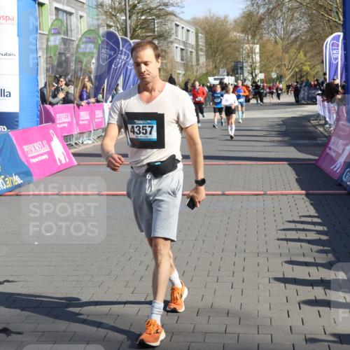 12.04.2026 - 45. Internationalen Wilhelmsburger Insellauf Strokosch-Dieckow http://msf.ph/oto/9457019 12.04.2026 10:46:36 Ziel 4357, 3952, 4755 meine-sportfotos.de