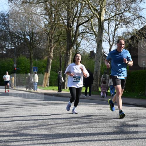 12.04.2026 - 45. Internationalen Wilhelmsburger Insellauf J. Mangold http://msf.ph/oto/9457021 12.04.2026 10:32:25 Ziel 4554, 4378, 3675, 3876, 3506, 4370, 3983, 3114, 4150, 3296, 3323, 5639, 2071, 3014, 5623, 3708, 4322, 3327 meine-sportfotos.de