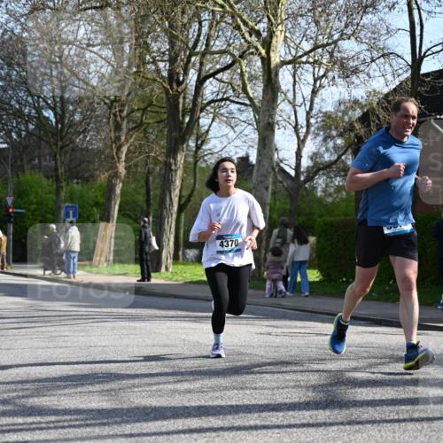 12.04.2026 - 45. Internationalen Wilhelmsburger Insellauf J. Mangold http://msf.ph/oto/9457027 12.04.2026 10:32:25 Ziel 4554, 4378, 3675, 3876, 3506, 4370, 3983, 3114, 4150, 3296, 3323, 5639, 2071, 3014, 5623, 3708, 4322, 3327 meine-sportfotos.de