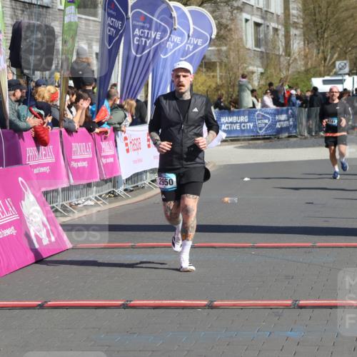 12.04.2026 - 45. Internationalen Wilhelmsburger Insellauf Strokosch-Dieckow http://msf.ph/oto/9457064 12.04.2026 11:03:40 Ziel 2950 meine-sportfotos.de