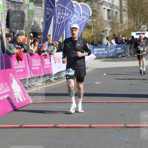 12.04.2026 - 45. Internationalen Wilhelmsburger Insellauf Strokosch-Dieckow http://msf.ph/oto/9457079 12.04.2026 11:03:40 Ziel 2950 meine-sportfotos.de