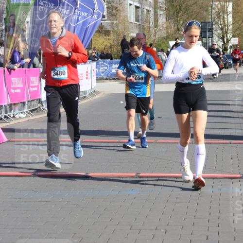 12.04.2026 - 45. Internationalen Wilhelmsburger Insellauf Strokosch-Dieckow http://msf.ph/oto/9457099 12.04.2026 10:46:41 Ziel 4755, 3480, 5050, 5598 meine-sportfotos.de