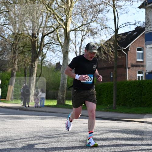 12.04.2026 - 45. Internationalen Wilhelmsburger Insellauf J. Mangold http://msf.ph/oto/9457100 12.04.2026 10:32:33 Ziel 3675, 3876, 3506, 4370, 3983, 3114, 4150, 3296, 3323, 5639, 2071, 3014, 5623, 3708, 4322, 3327, 5764, 2892 meine-sportfotos.de