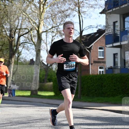 12.04.2026 - 45. Internationalen Wilhelmsburger Insellauf J. Mangold http://msf.ph/oto/9457114 12.04.2026 10:32:35 Ziel 3675, 3876, 3506, 4370, 3983, 3114, 4150, 3296, 3323, 5639, 2071, 3014, 5623, 3708, 4322, 3327, 5764, 2892 meine-sportfotos.de
