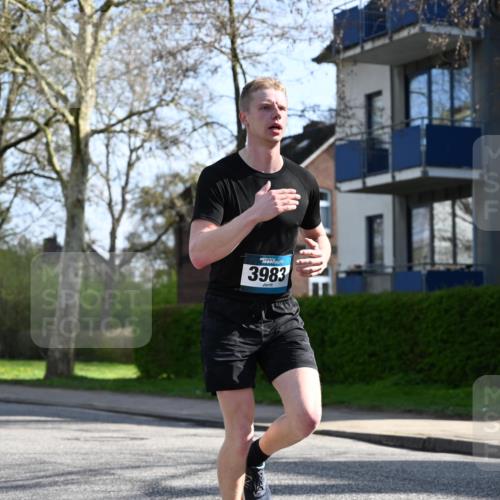 12.04.2026 - 45. Internationalen Wilhelmsburger Insellauf J. Mangold http://msf.ph/oto/9457117 12.04.2026 10:32:35 Ziel 3675, 3876, 3506, 4370, 3983, 3114, 4150, 3296, 3323, 5639, 2071, 3014, 5623, 3708, 4322, 3327, 5764, 2892 meine-sportfotos.de