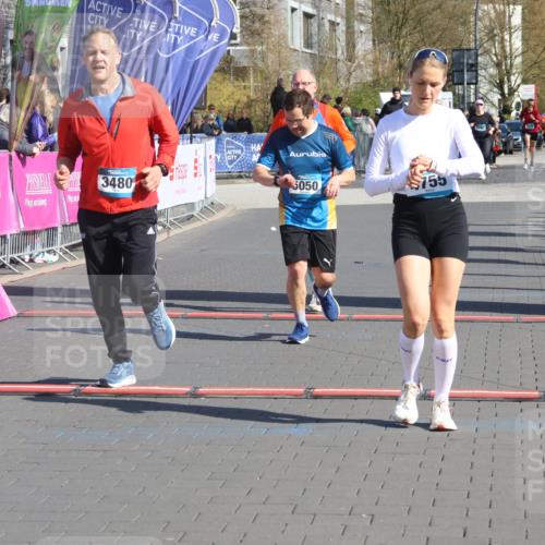 12.04.2026 - 45. Internationalen Wilhelmsburger Insellauf Strokosch-Dieckow http://msf.ph/oto/9457129 12.04.2026 10:46:41 Ziel 4755, 3480, 5050, 5598 meine-sportfotos.de