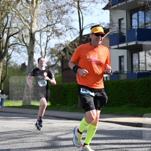 12.04.2026 - 45. Internationalen Wilhelmsburger Insellauf J. Mangold http://msf.ph/oto/9457141 12.04.2026 10:32:37 Ziel 3675, 3876, 3506, 4370, 3983, 3114, 4150, 3296, 3323, 5639, 2071, 3014, 5623, 3708, 4322, 3327, 3327, 5764, 2892 meine-sportfotos.de