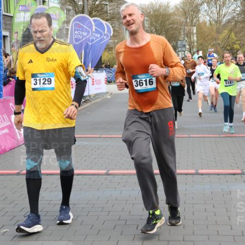 12.04.2026 - 45. Internationalen Wilhelmsburger Insellauf Strokosch-Dieckow http://msf.ph/oto/9457147 12.04.2026 13:02:42 Ziel 3129, 3616 meine-sportfotos.de
