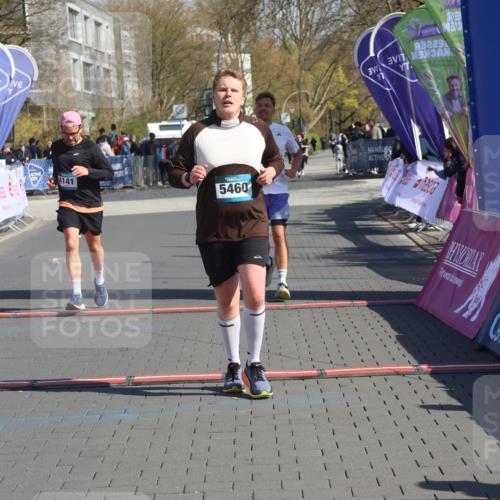 12.04.2026 - 45. Internationalen Wilhelmsburger Insellauf Strokosch-Dieckow http://msf.ph/oto/9457165 12.04.2026 11:03:45 Ziel 2950, 5460, 4141, 2422 meine-sportfotos.de