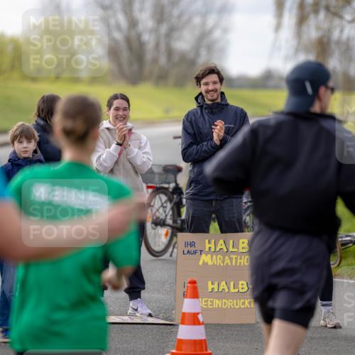 12.04.2026 - 45. Internationalen Wilhelmsburger Insellauf Michael Strokosch http://msf.ph/oto/9457171 12.04.2026 09:24:58 Laufen  meine-sportfotos.de