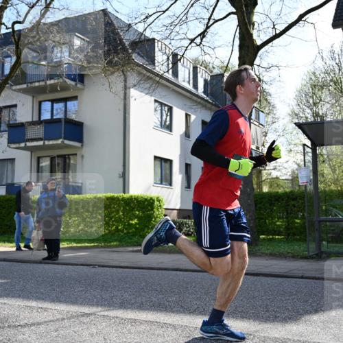 12.04.2026 - 45. Internationalen Wilhelmsburger Insellauf J. Mangold http://msf.ph/oto/9457289 12.04.2026 10:32:52 Ziel 2071, 3014, 5623, 3708, 4322, 3327, 5764, 5764, 2892, 5821, 4738, 2893, 5843 meine-sportfotos.de