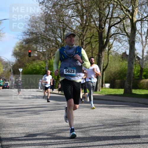 12.04.2026 - 45. Internationalen Wilhelmsburger Insellauf J. Mangold http://msf.ph/oto/9457300 12.04.2026 10:32:58 Ziel 5623, 3708, 4322, 3327, 5764, 2892, 5821, 4738, 2893, 5843, 3447, 4441 meine-sportfotos.de
